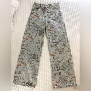 Graphic Jeans